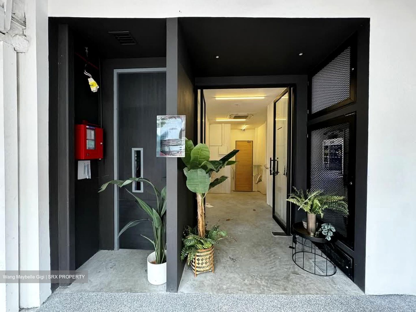 North Bridge Road (D7), Retail #553686241